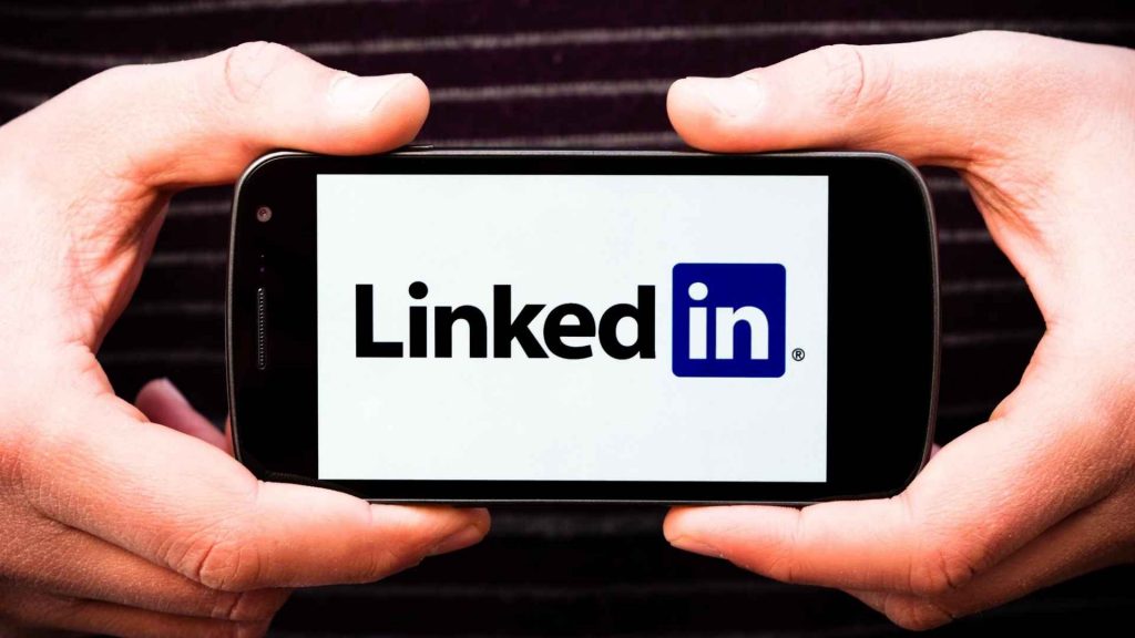 Do you have an account on social media platforms? Maybe you use Facebook, Instagram, Twitter, Pinterest, Youtube, TikTok regularly, for personal and maybe even for business. Maybe you even spend a little too much time on them. It is one thing to be a user and another to use social marketing strategy to grow your business. Before you get stressed out, let’s break down exactly why social media is important, the benefits and how to use it.